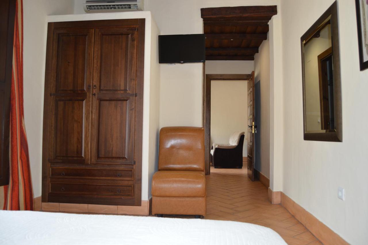 Apartamentos Turisticos - Hostal Los Alisos Aliseda Exterior foto