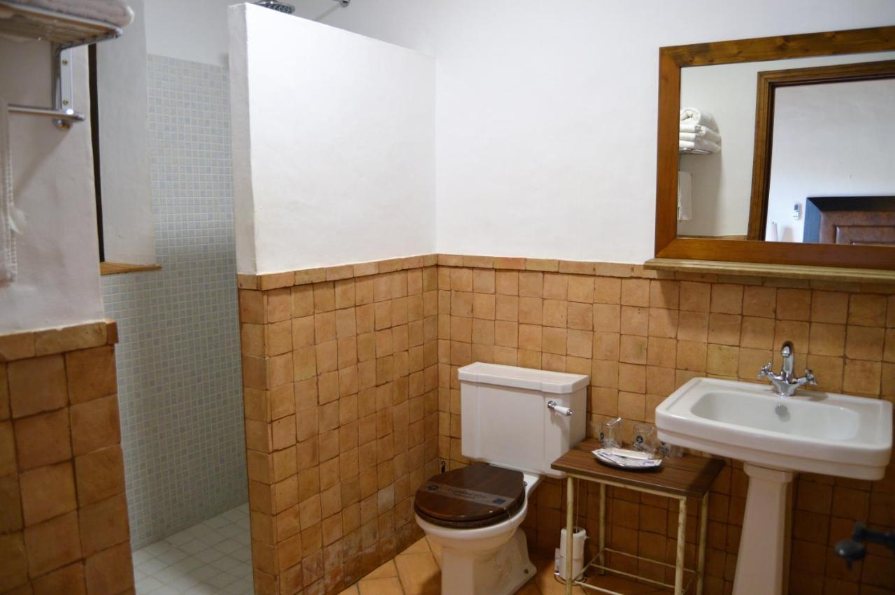 Apartamentos Turisticos - Hostal Los Alisos Aliseda Exterior foto